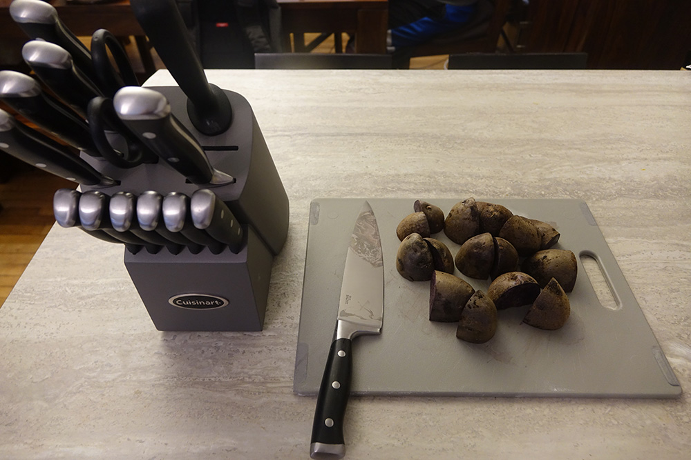 https://blog.bestbuy.ca/wp-content/uploads/2022/02/cuisinart-chef-knife-potatoes-with-block.jpg