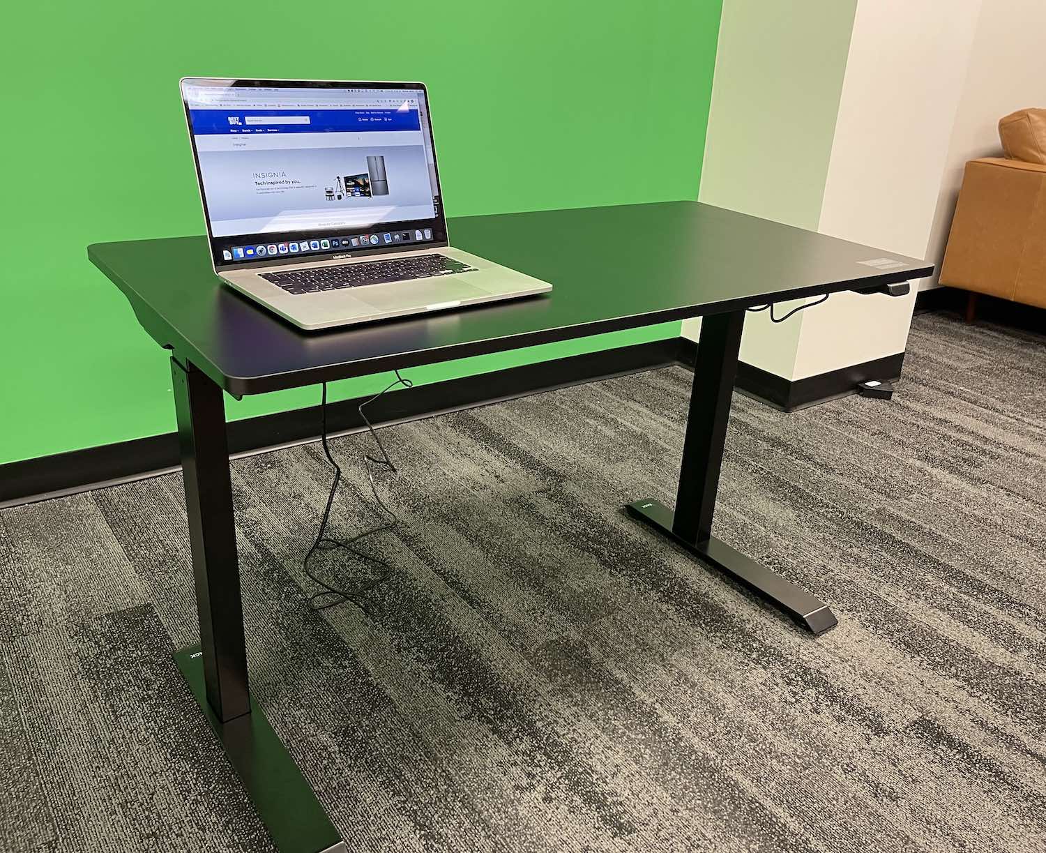 https://blog.bestbuy.ca/wp-content/uploads/2022/03/Insignia-electric-stand-desk-.jpg