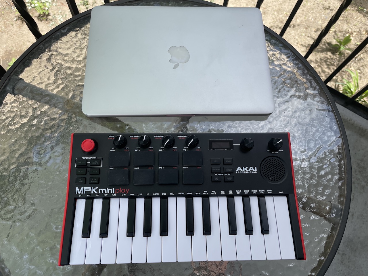 Akai MPK mini play MK3, portable keyboard with sounds and speaker