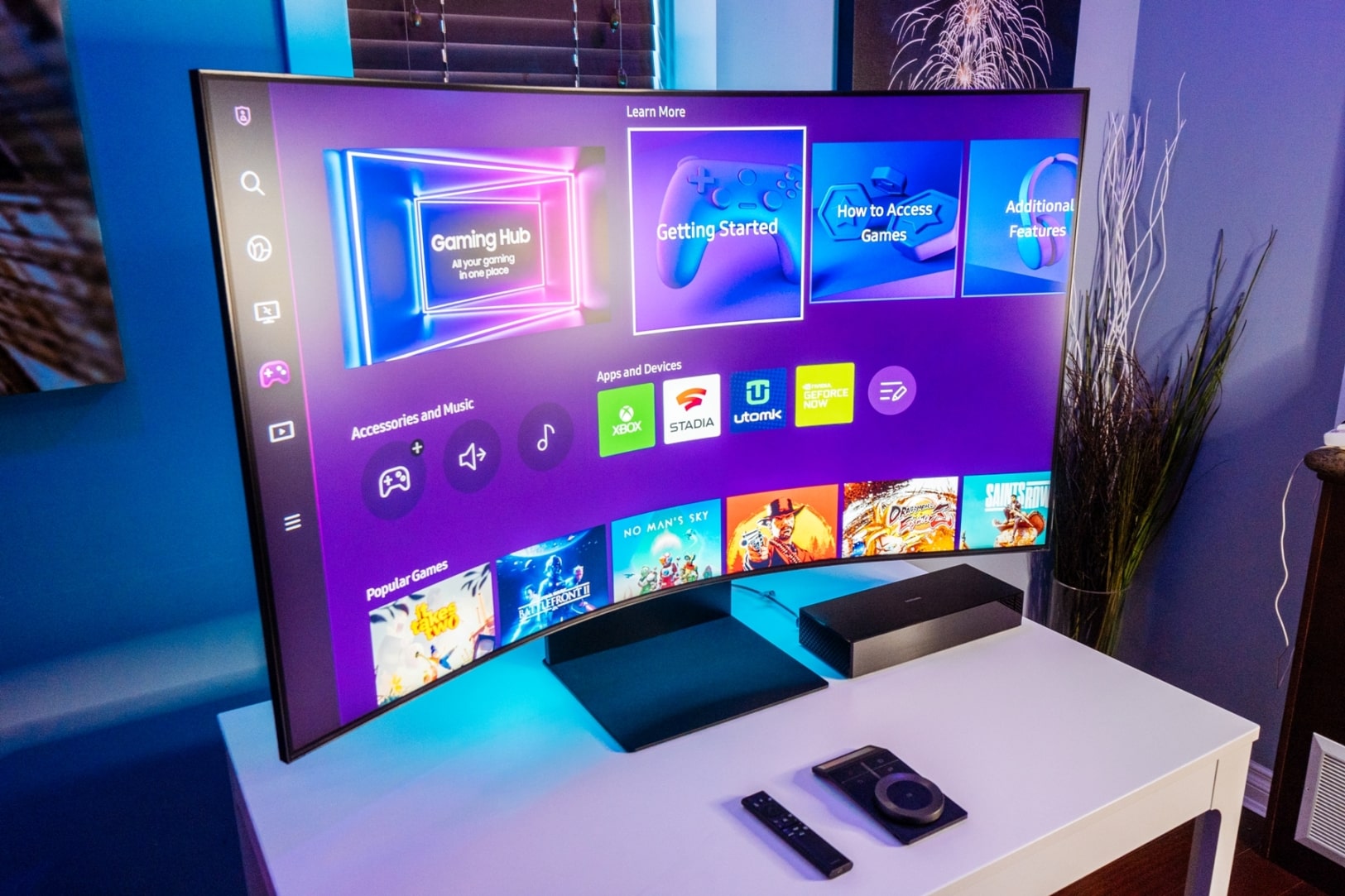 Come see Samsung's giant 55-inch Odyssey Ark curved monitor at CES