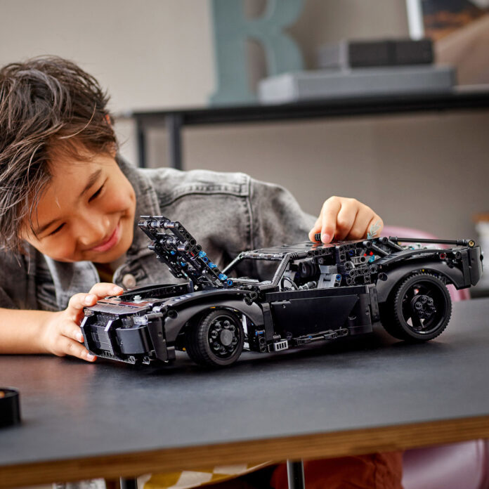 LEGO Technic: The Batman - Batmobile toy