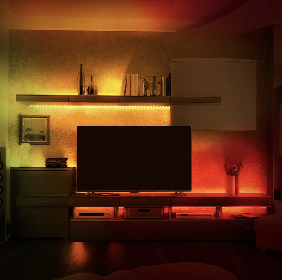 окружающее освещение телевизионной комнаты