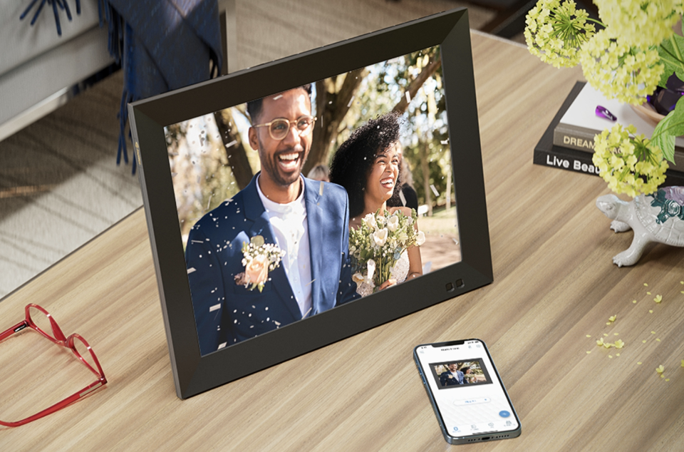 A digital photo frame with the picture of a bride and groom.
