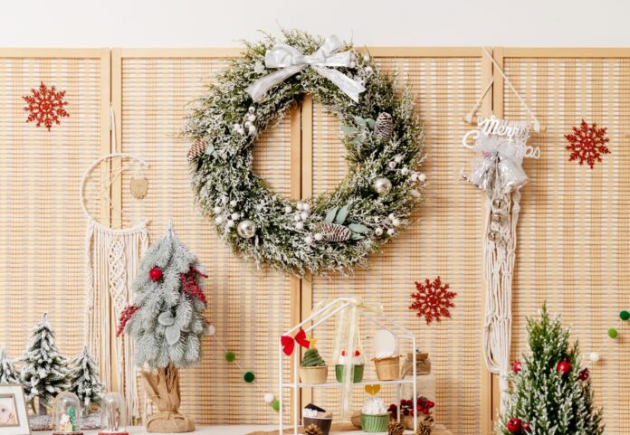 ft Costway 24Snowy Artificial Christmas PE Wreath w: Pine Cones & White Berries