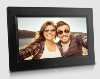 Sungale digital photo frame with couple