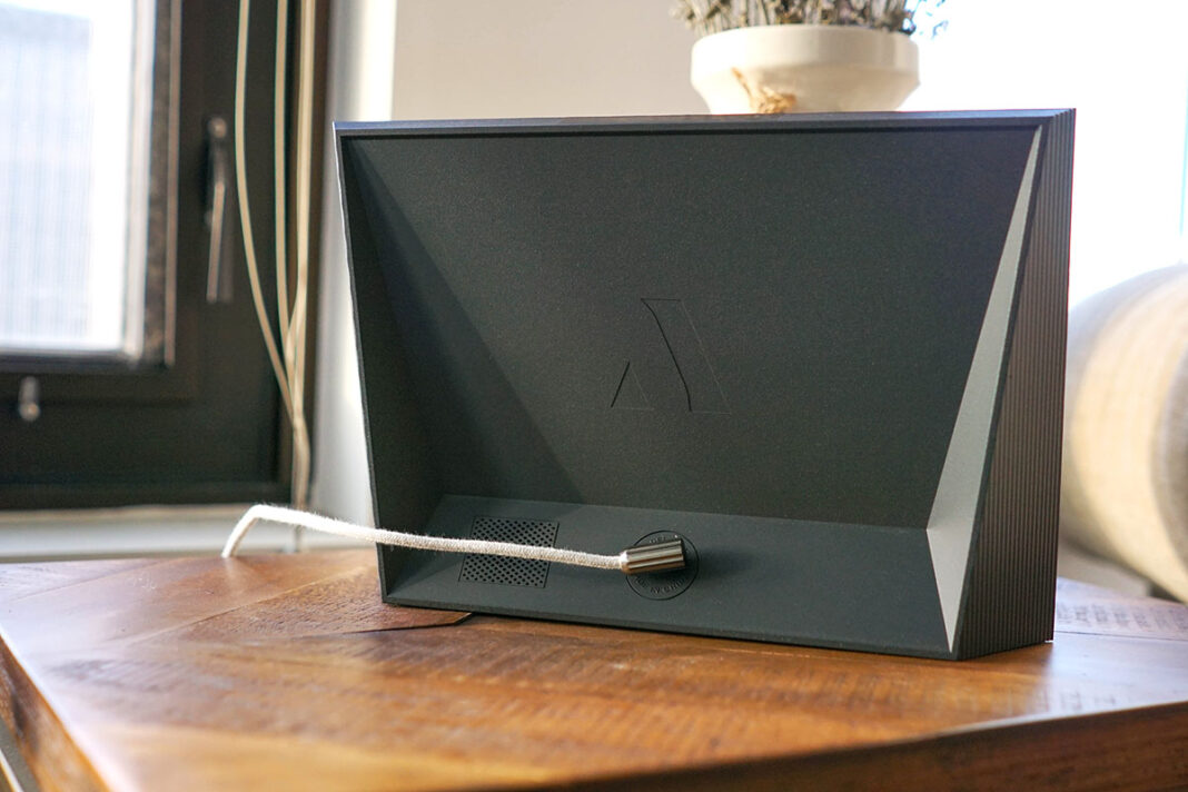 Aura Carver WiFi Digital Photo Frame review