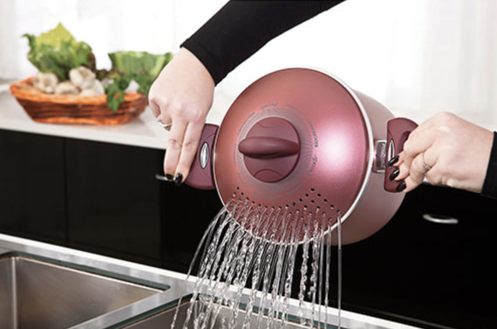 Pot with built-in strainer