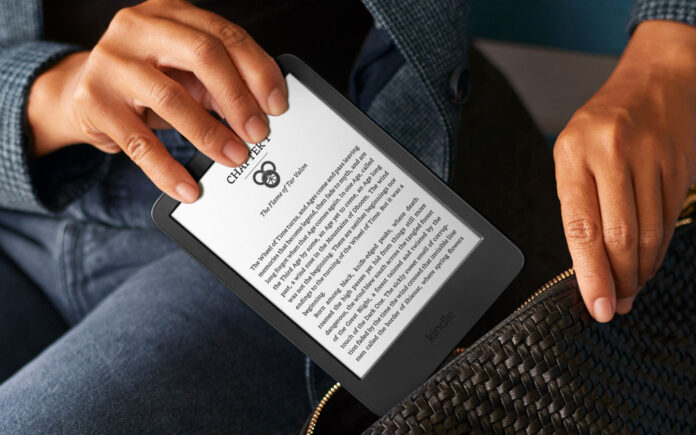 Man puts Kindle eReader in bag