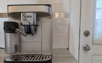 DeLonghi Magnifica Evo espress machine off side