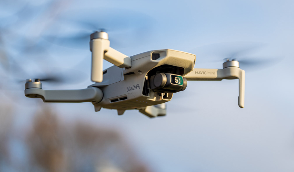 DJI's Mini 2 SE Makes Buying a Beginner Drone Less Expensive