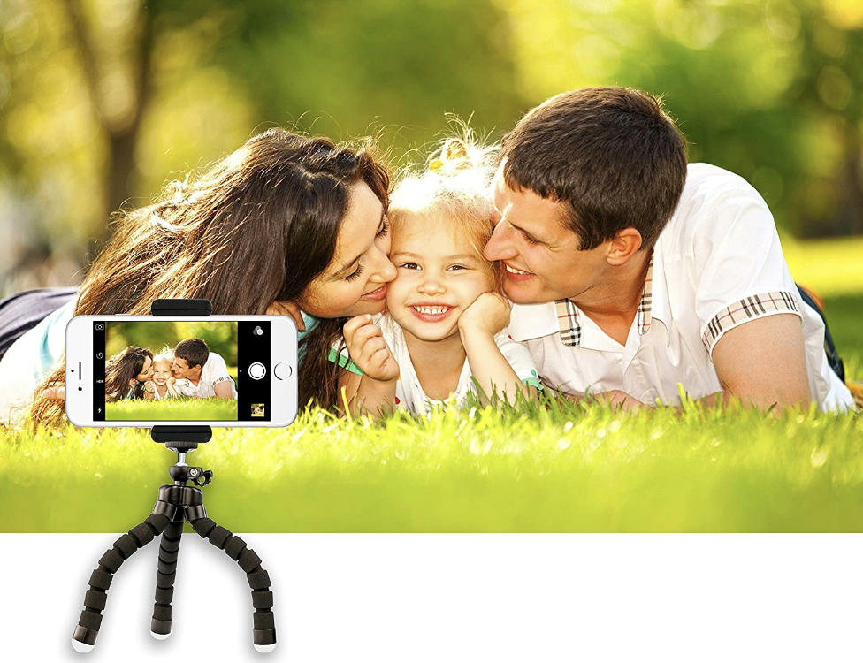 UBeesize phone tripod taking a photo of parents with child.