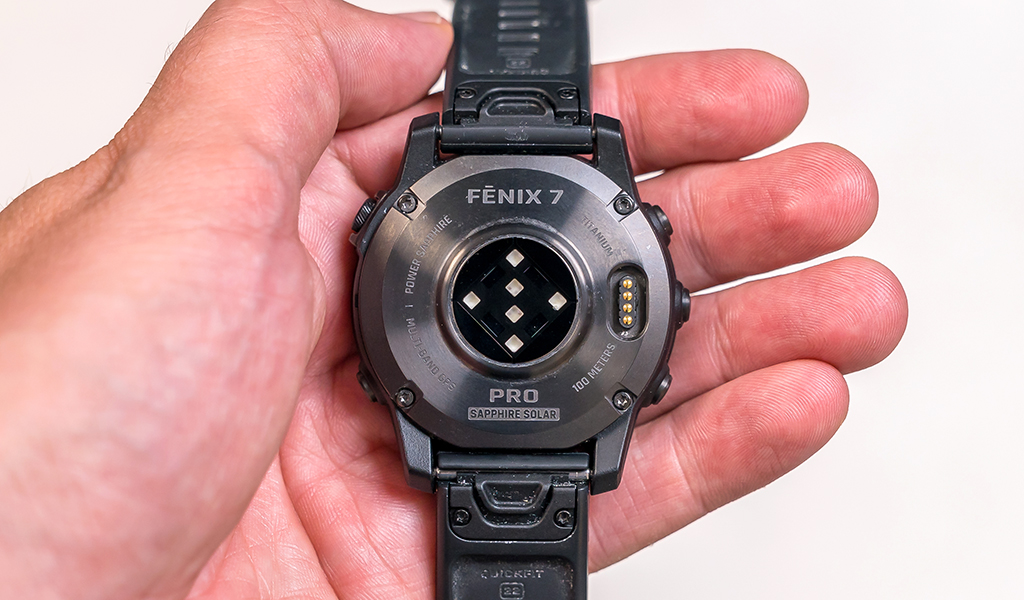 La montre connectée Garmin Fenix 7 Solar passe sous la barre des