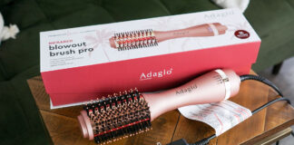 What's in the box of the Adagio blowout brush pro