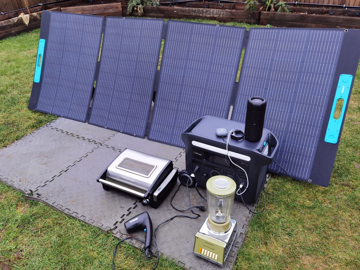 SOLIX F2600 portable power station and 400W solar panel 