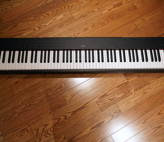 Yamaha P-225 digital keyboard