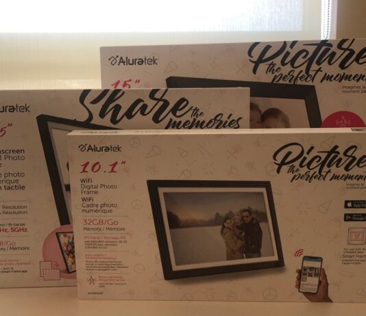 Boxes of the Aluratek digital photo frame