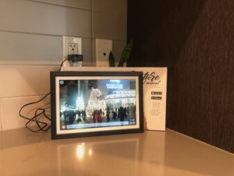 Aluratek digital photo frame display with box. 