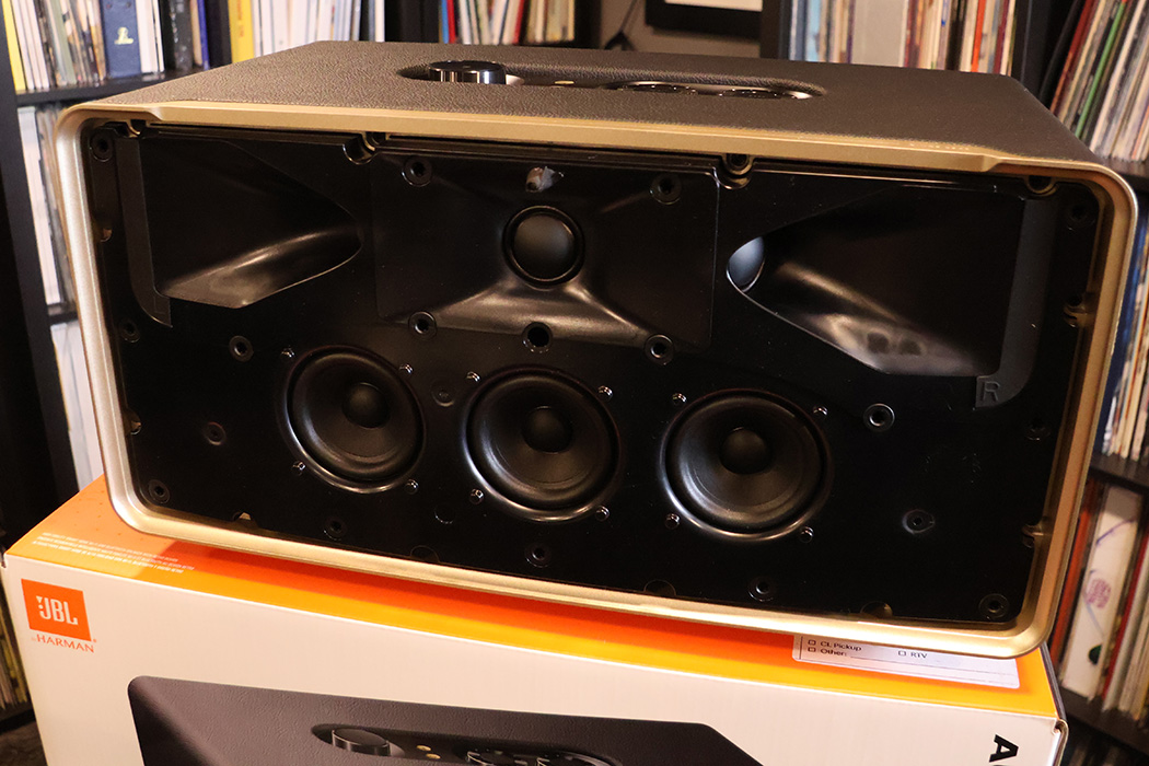 Multi-speaker array on JBL Authentics 500 speaker