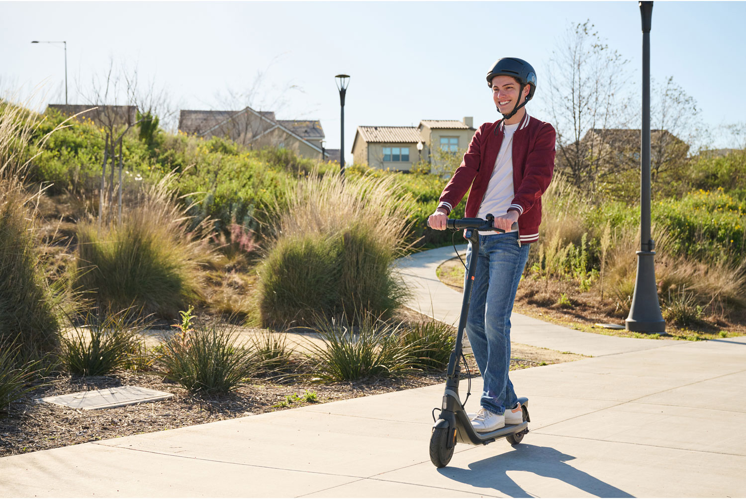 Trottinette électrique pour adolescents Ninebot KickScooter E2 de Segway (moteur 450 W/autonomie 25 km/vitesse maximale 20 km/h) 