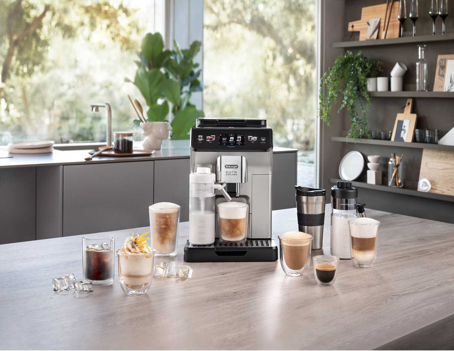 Machine à espresso automatique Eletta Explore de De'Longhi avec moussoir et moulin à café 