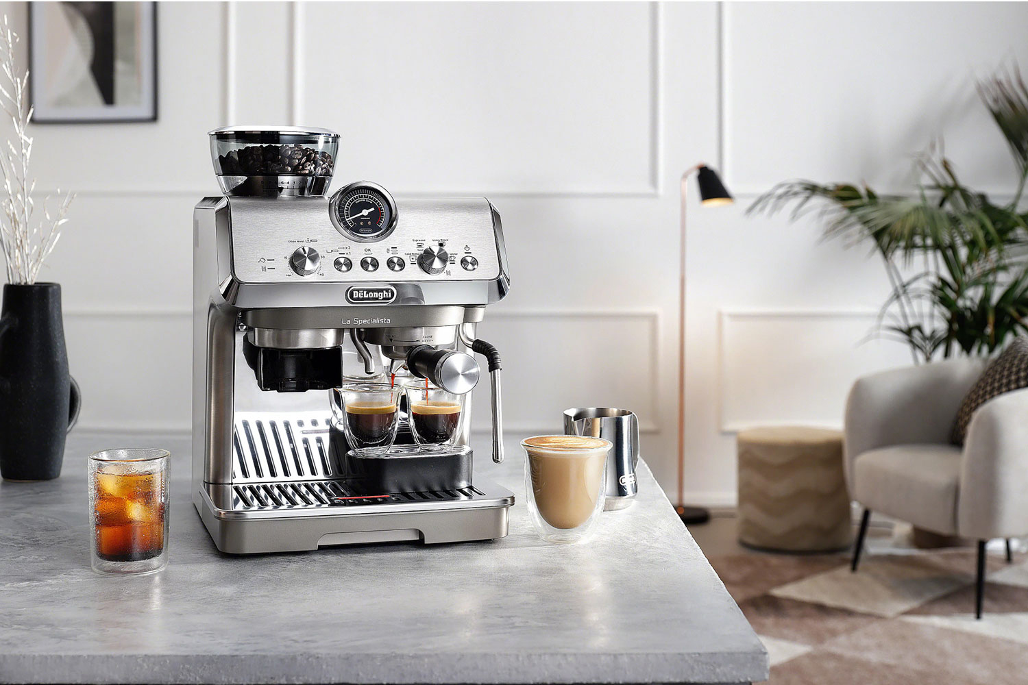 Machine à espresso automatique La Specialista Arte Evo de De'Longhi avec mousseur et moulin à café 