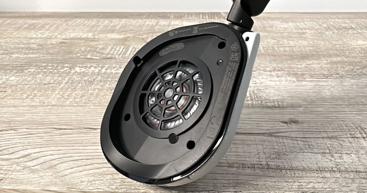 The Turtle Beach Stealth 600 50mm audio driver is open and exposed.
