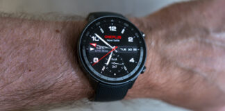 OnePlus Watch 2R with main watch face.