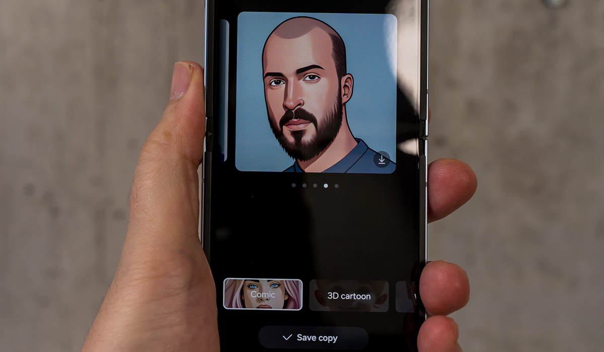 Rendu comique de la photo à partir de l'IA générative sur le Galaxy Z Flip6 de Samsung 