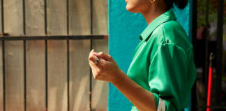 Woman wearing an Oura ring