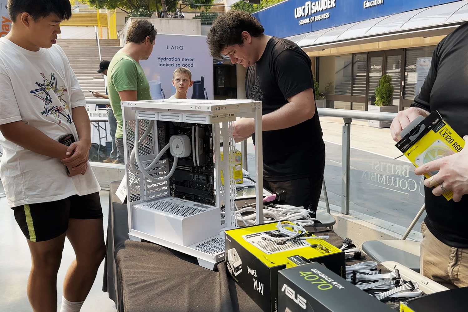 Construction de PC à la Journée techno pour les jeunes