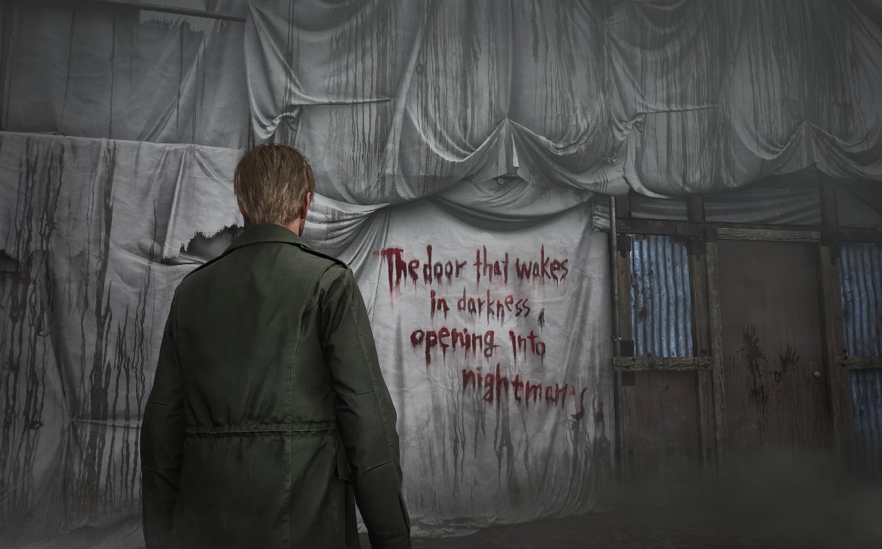 Personnage fixant des mots dans Silent Hill 2