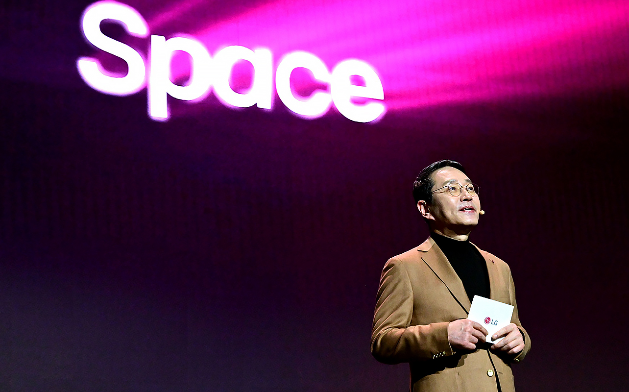 LG CEO, William Cho, speaks at LG World Premiere.