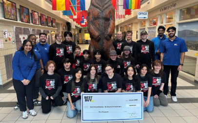 L'école secondaire Mount Boucherie à Kelowna, Colombie-Britannique, reçoit le prix Équipe techno ado Best Buy Canada.