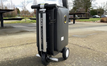 Airwheel SE3S smart ride-on luggage review