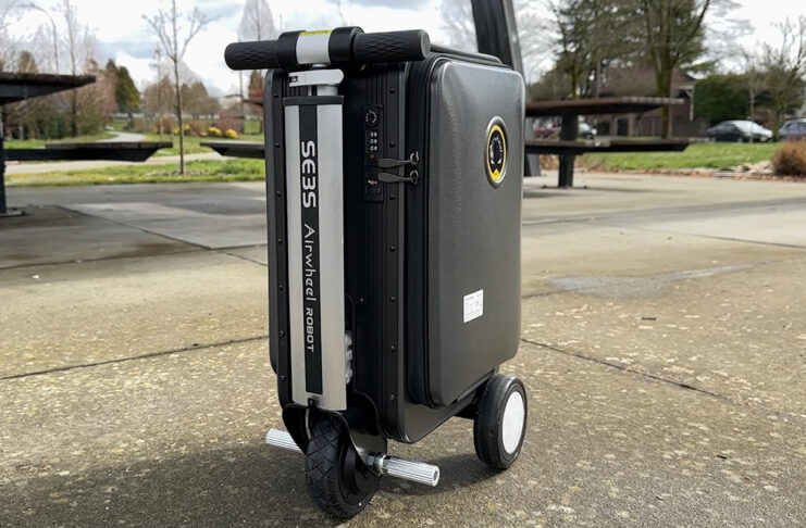 Airwheel SE3S smart ride-on luggage review