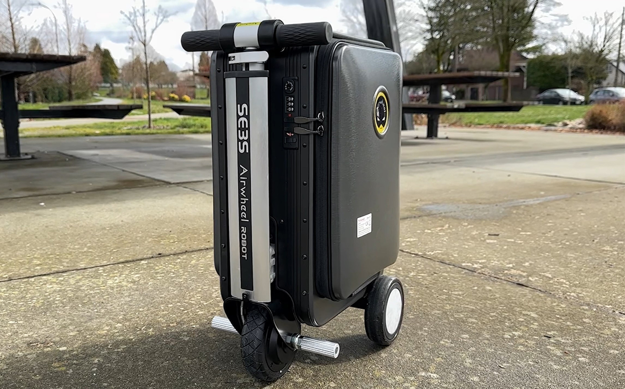 Airwheel SE3S smart ride-on luggage review