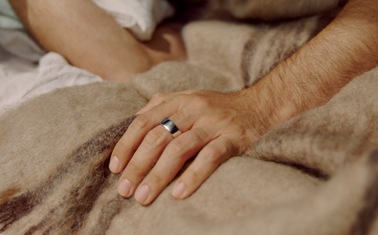 Man wearing Oura Ring 4 while sleeping.