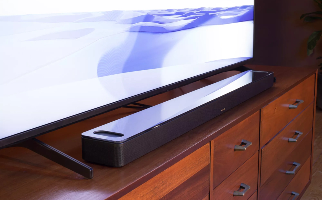 Bose soundbar sitting in front of a TV.