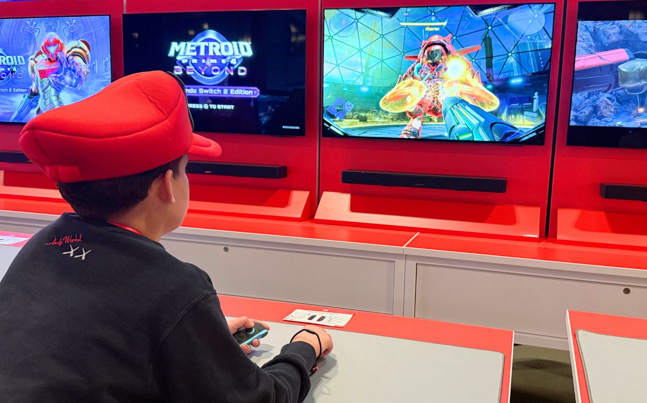The Nintendo Switch 2 Joy Con 2 being played in mouse mode.