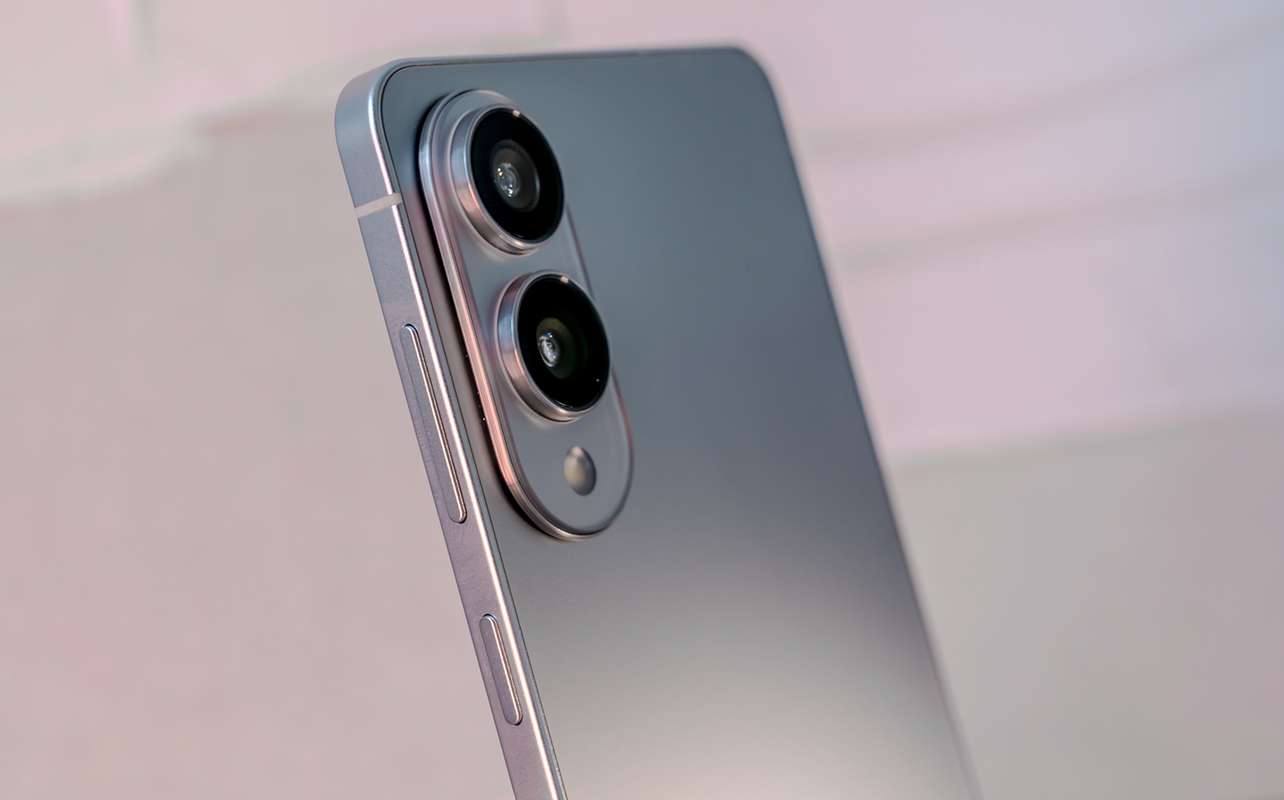 Samsung Galaxy S25 Edge back showing camera bump.