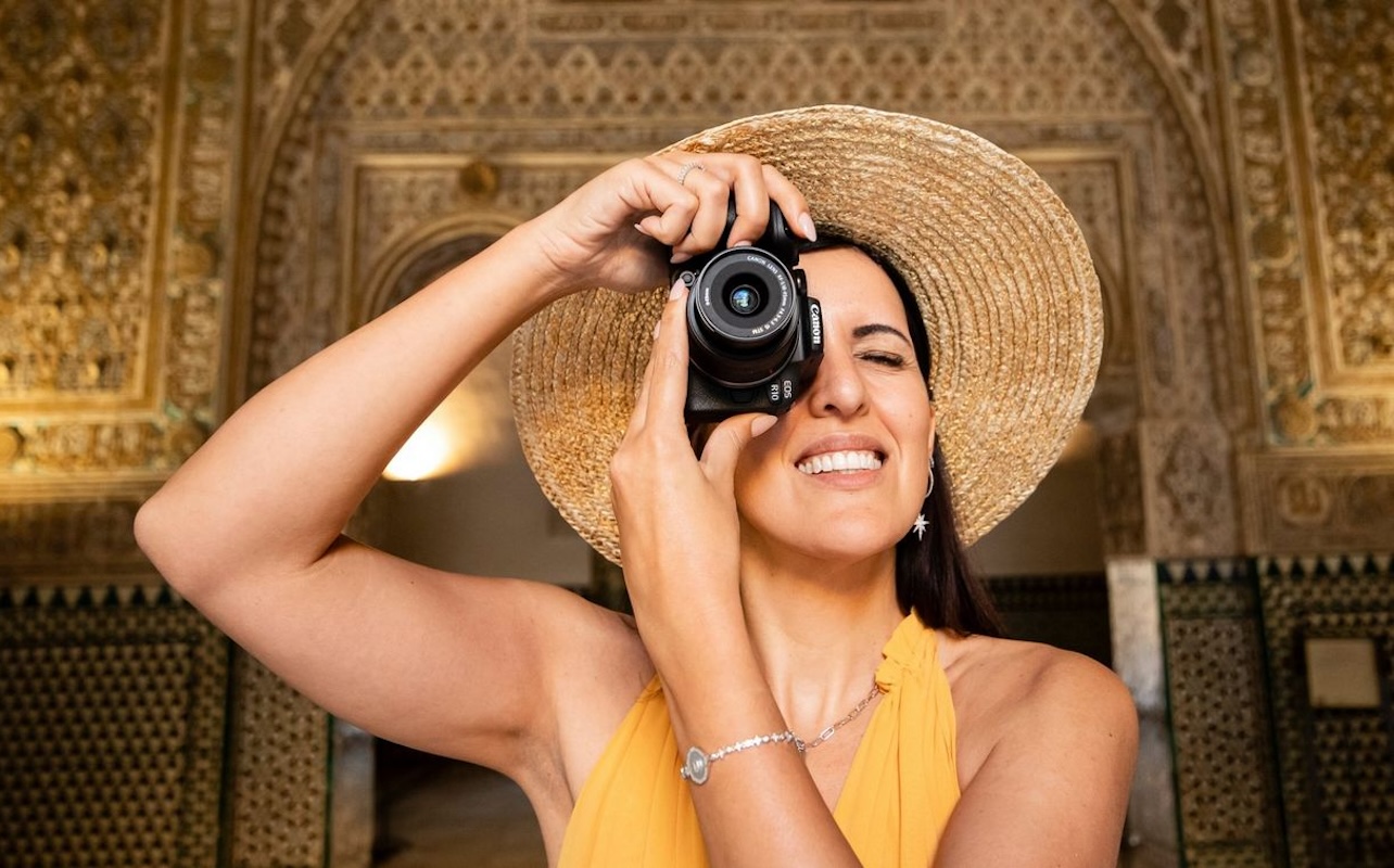 Travel blogger camera dslr