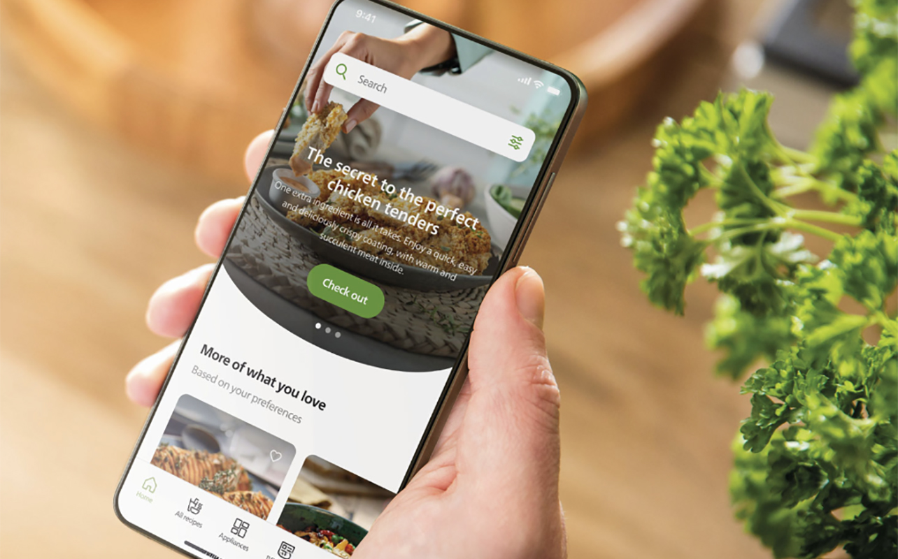 A hand holding a phone with an app with recipes for the Philips 2000 series air fryer
