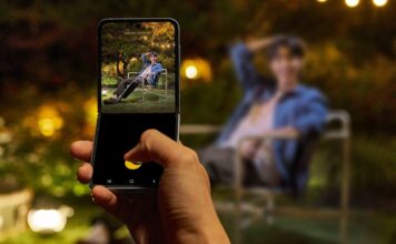 samsung flip phone camera