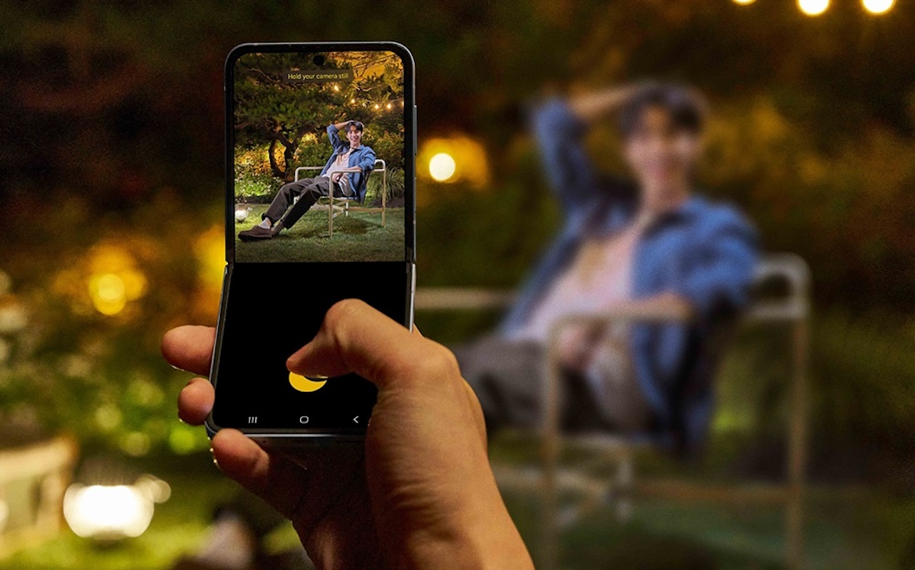 samsung flip phone camera