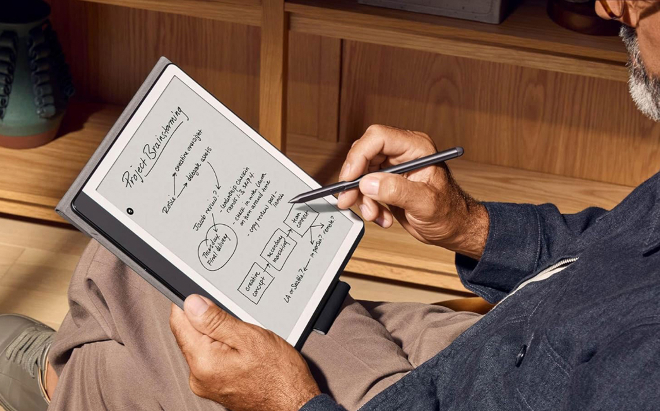 Une liseuse comme la Kindle Scribe d'Amazon vous permet d'annoter et de prendre des notes.