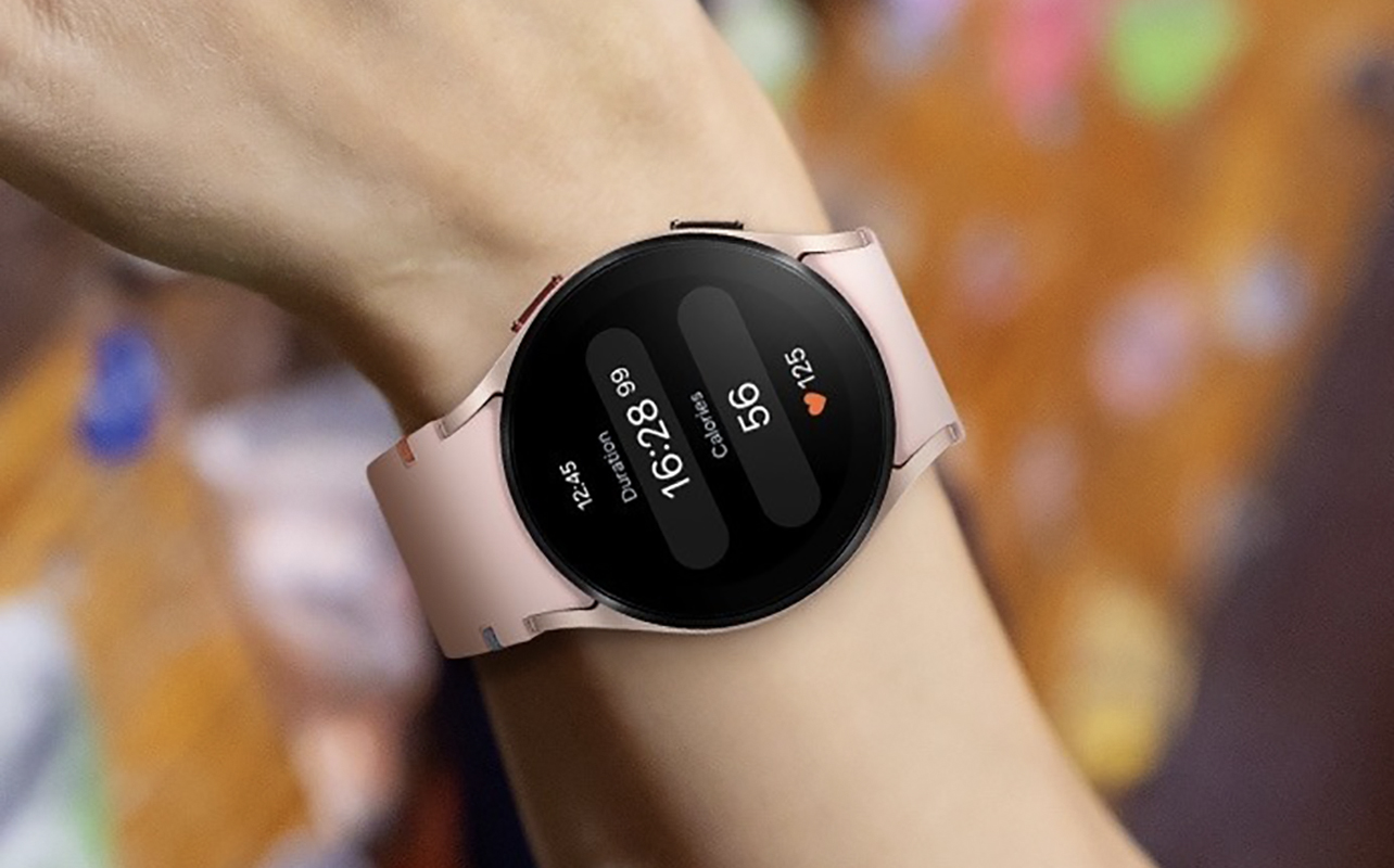 A Samsung Galaxy Watch FE on a wrist.