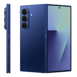Galaxy Z Fold7 de Samsung à plat et ouvert sur un fond blanc uni.
