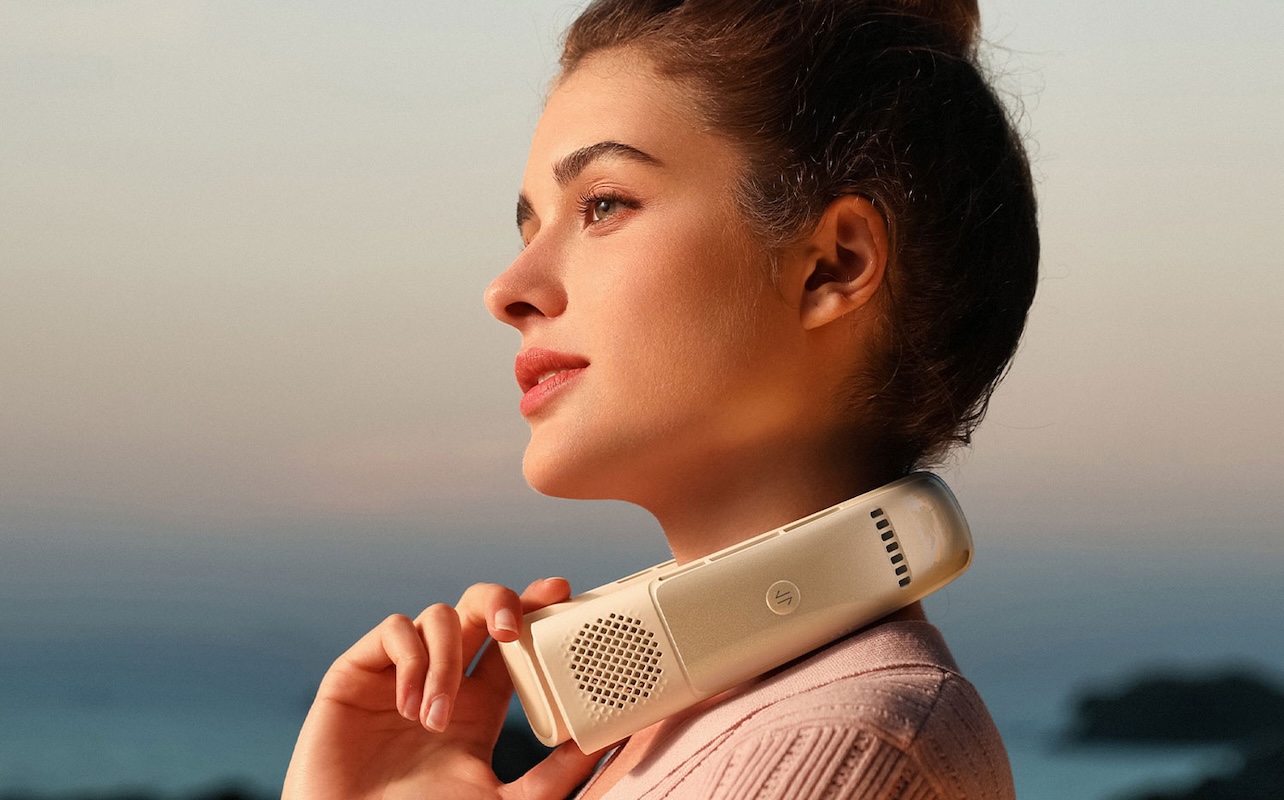 Wearable neck AC