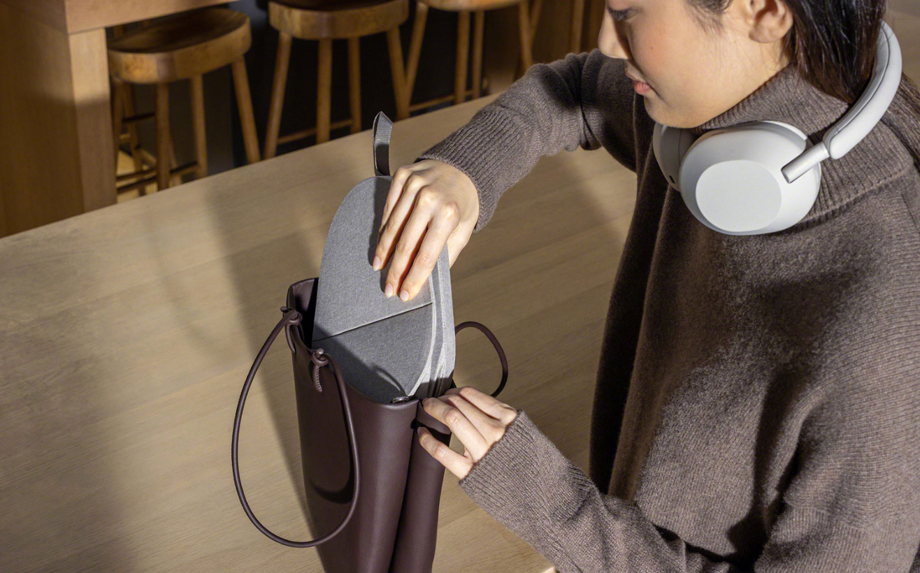 Female student packing Sony headphones between classes.