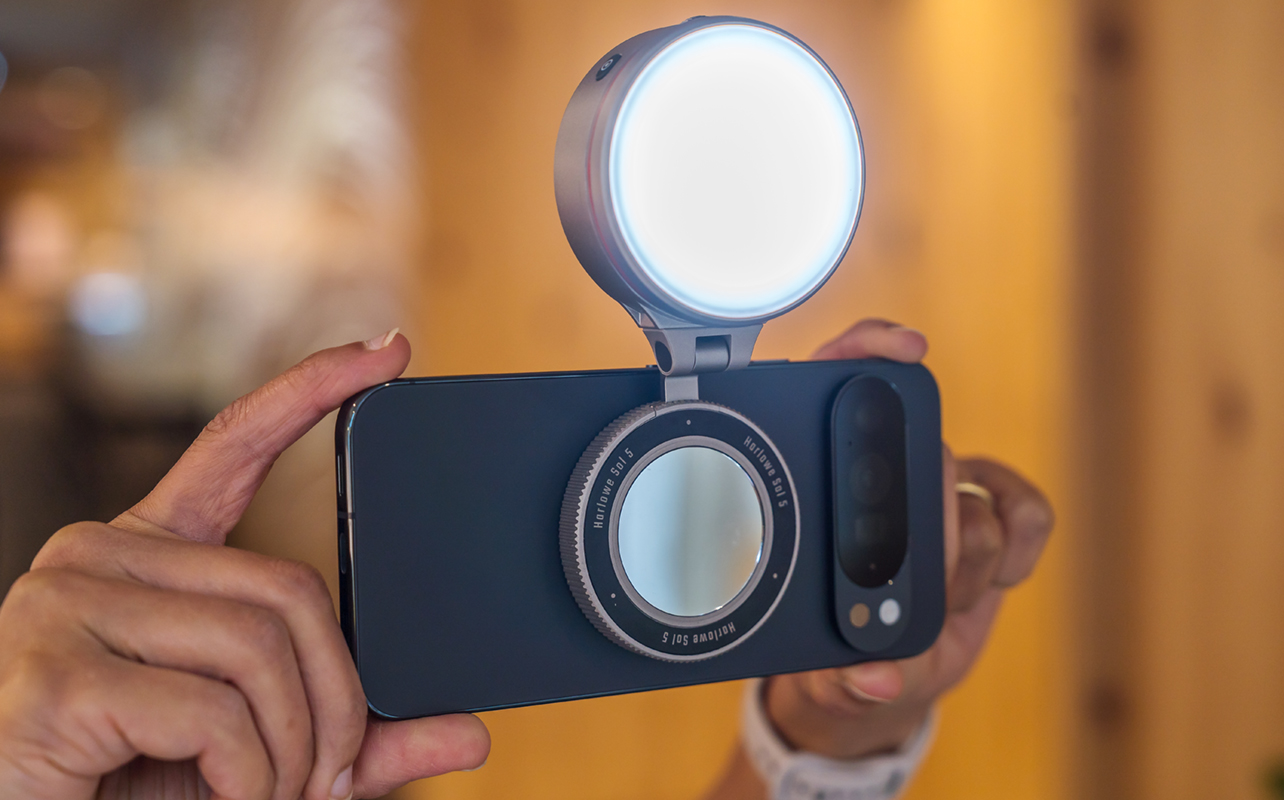 Pixelsnap showing magnetic accessory attached to Pixel 10 Fold Pro.